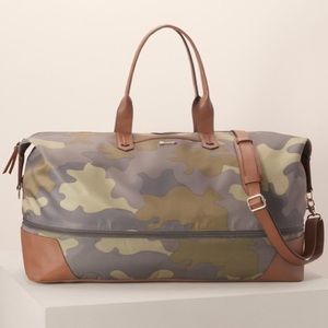 Stella & Dot Expandable Vacay Bag - Camo